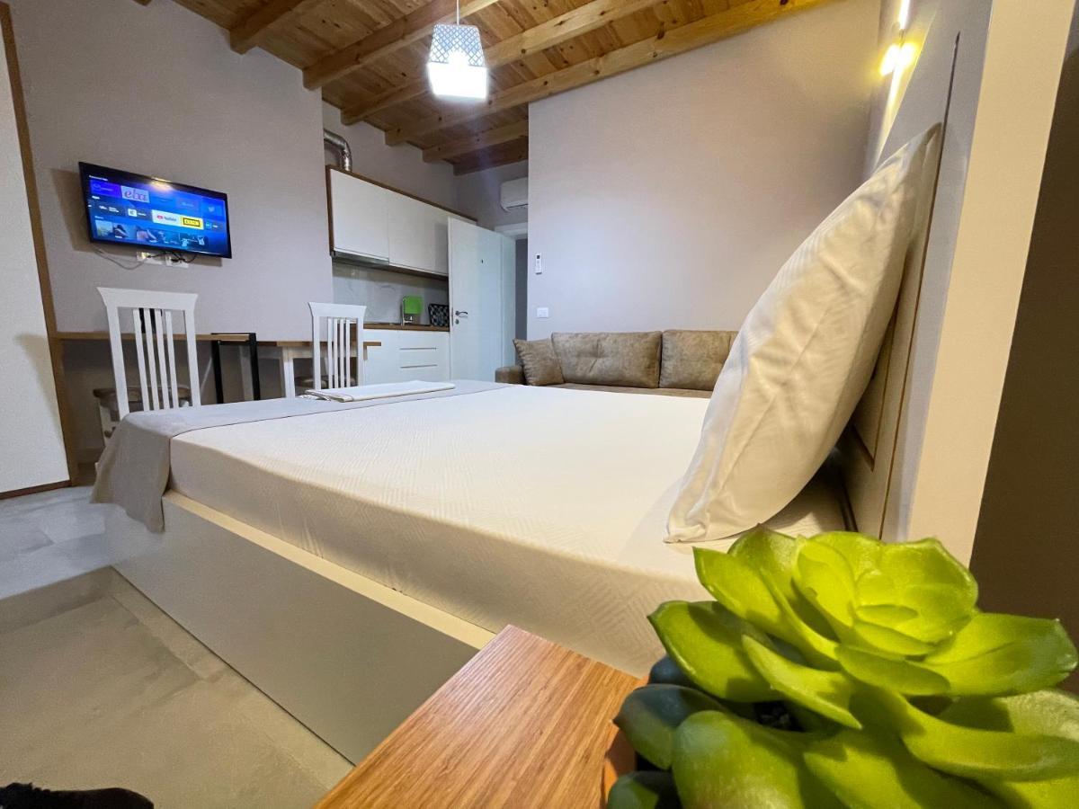 Maison Apartments Вльора Екстер'єр фото