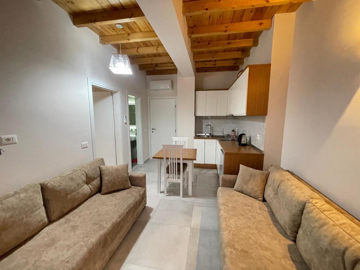 Maison Apartments Вльора Екстер'єр фото