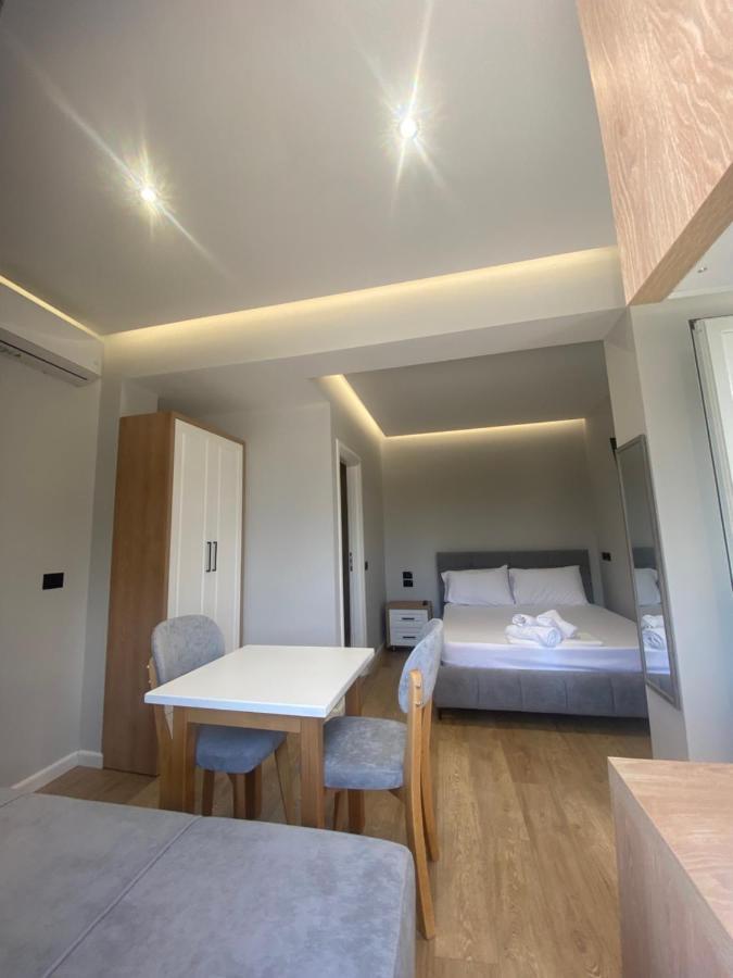 Maison Apartments Вльора Екстер'єр фото