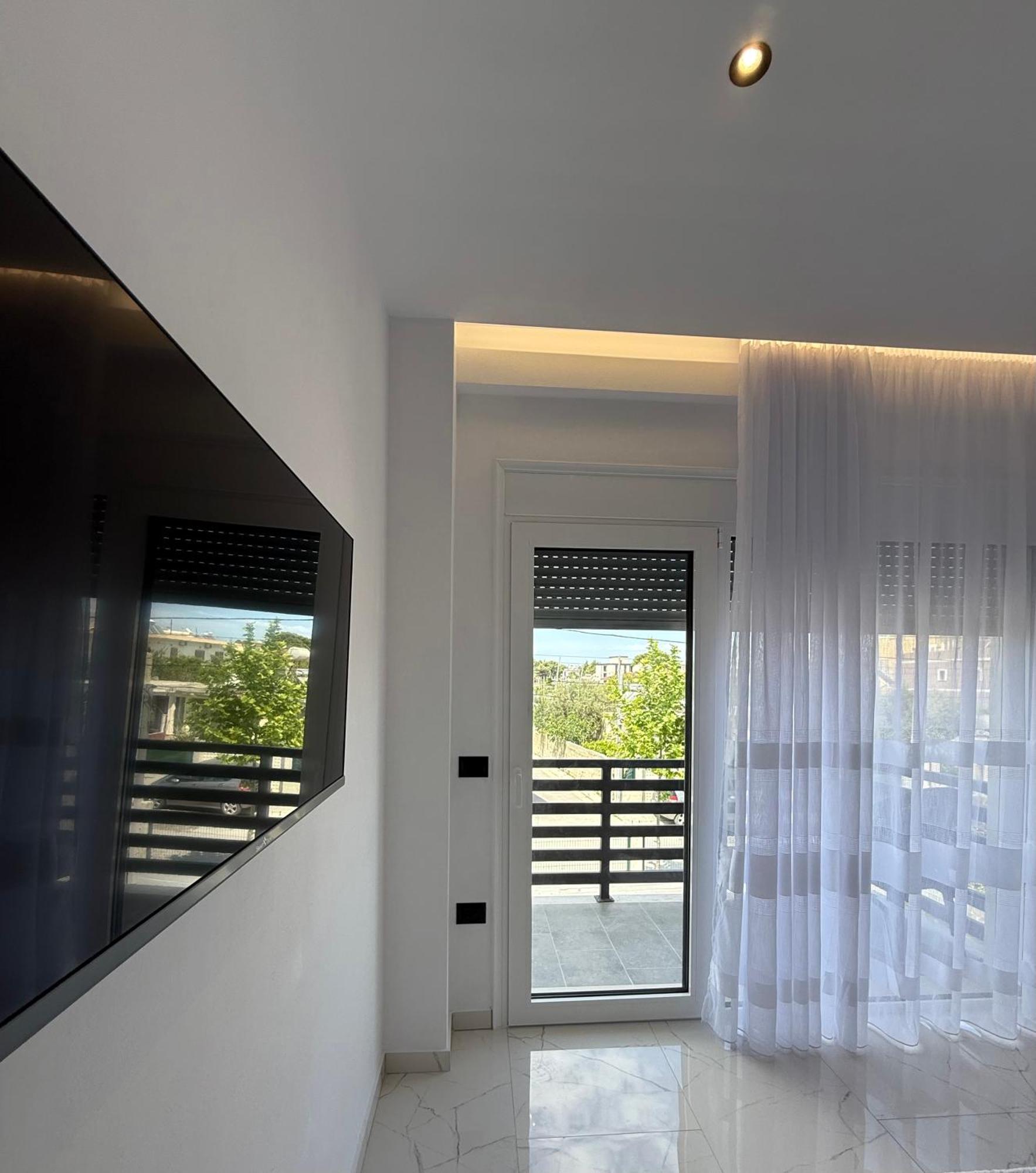 Maison Apartments Вльора Екстер'єр фото