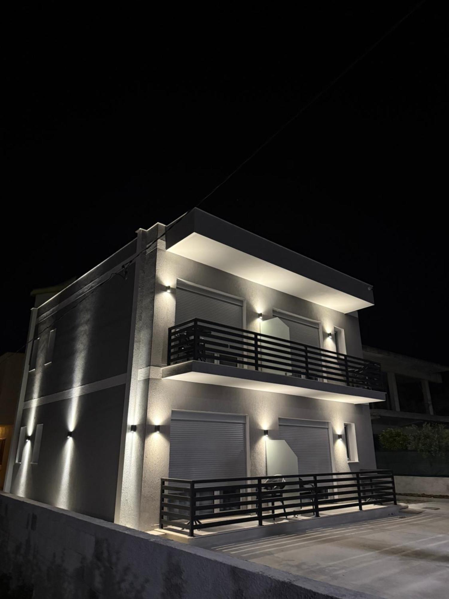 Maison Apartments Вльора Екстер'єр фото
