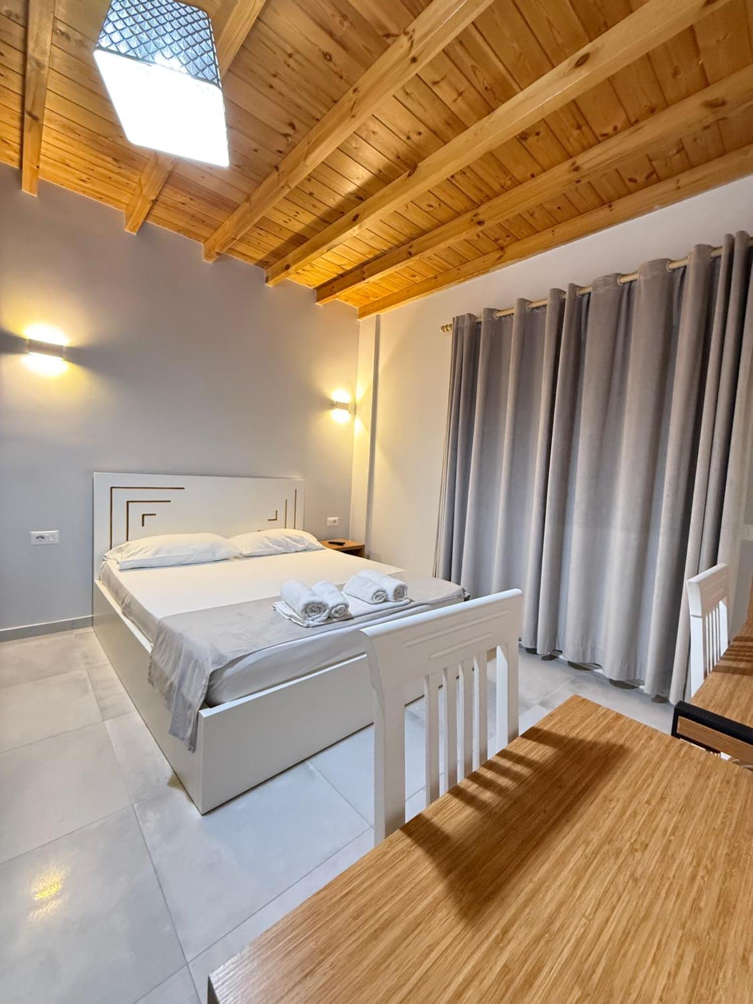 Maison Apartments Вльора Екстер'єр фото